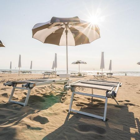 Sabbia & Mare Aparthotel Rosolina Mare Bagian luar foto