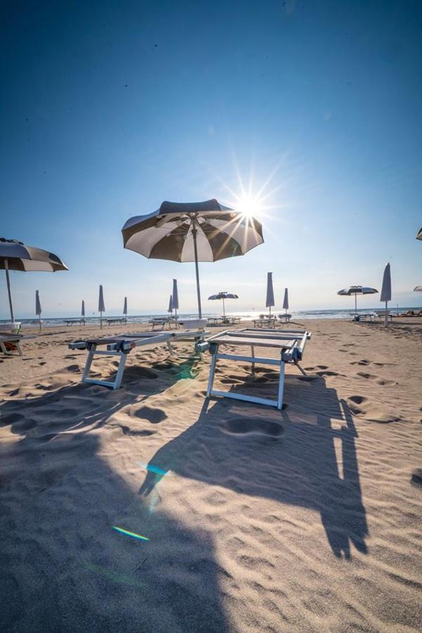 Sabbia & Mare Aparthotel Rosolina Mare Bagian luar foto