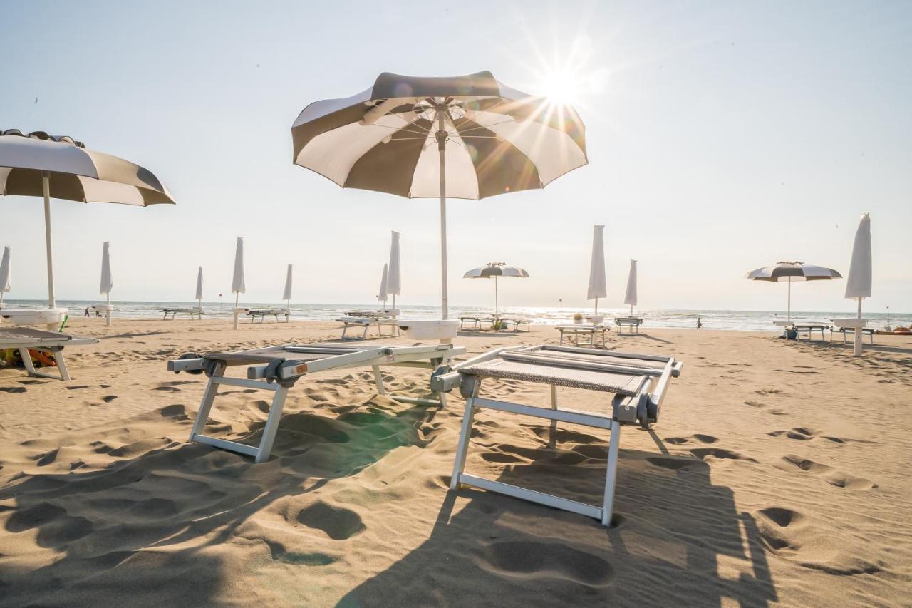 Sabbia & Mare Aparthotel Rosolina Mare Bagian luar foto